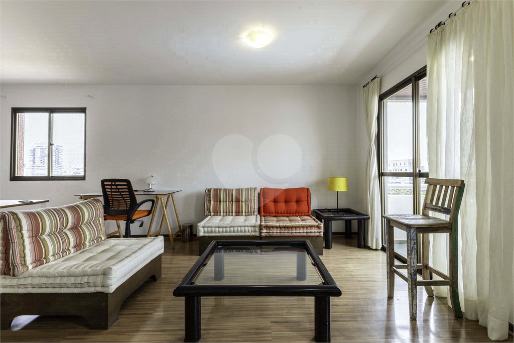 Apartamento à venda com 3 quartos, sendo 1 suíte, em Vila Madalena, São Paulo, SP