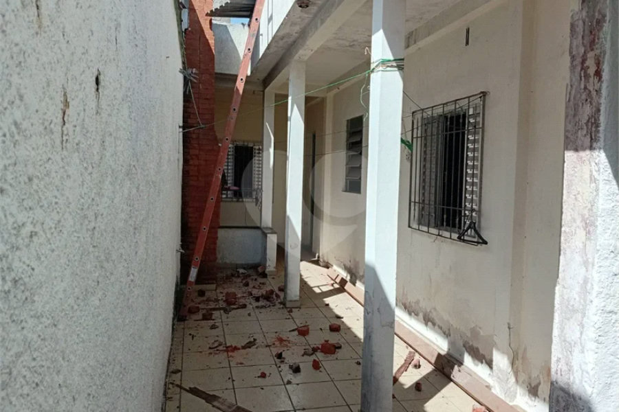 Casa Térrea à venda com 4 quartos, sendo 1 suíte, em Vila Antonieta, São Paulo, SP