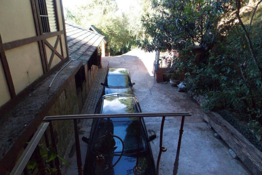 Sobrado à venda com 6 quartos, sendo 4 suítes, em Parque Petrópolis, Mairiporã, SP