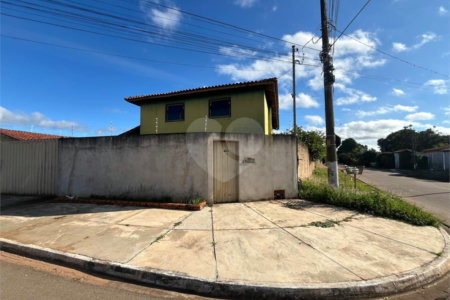 Sobrado à venda com 4 quartos, sendo 1 suíte, em Estância Conceição, Itapetininga, SP