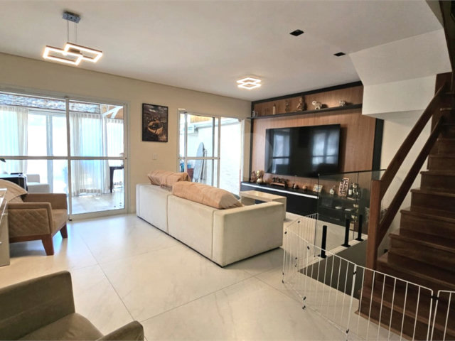 Casa à venda com 3 quartos, sendo 1 suíte,  no condomínio Flora Park, São Paulo - SP