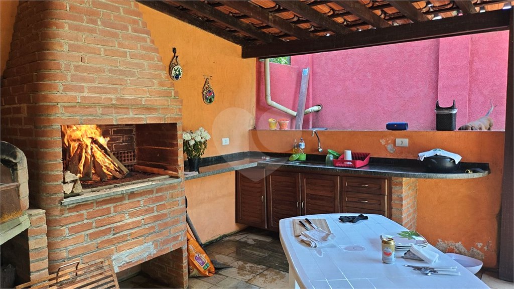 Casa à venda com 4 quartos, sendo 3 suítes, no condomínio Residncial Euroville, Carapicuíba - SP