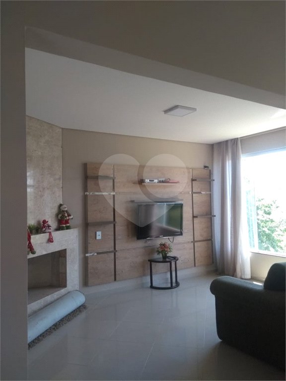 Casa à venda com 3 quartos, sendo 2 suítes,  no condomínio Vale do Sol, Bom Jesus dos Perdões - SP