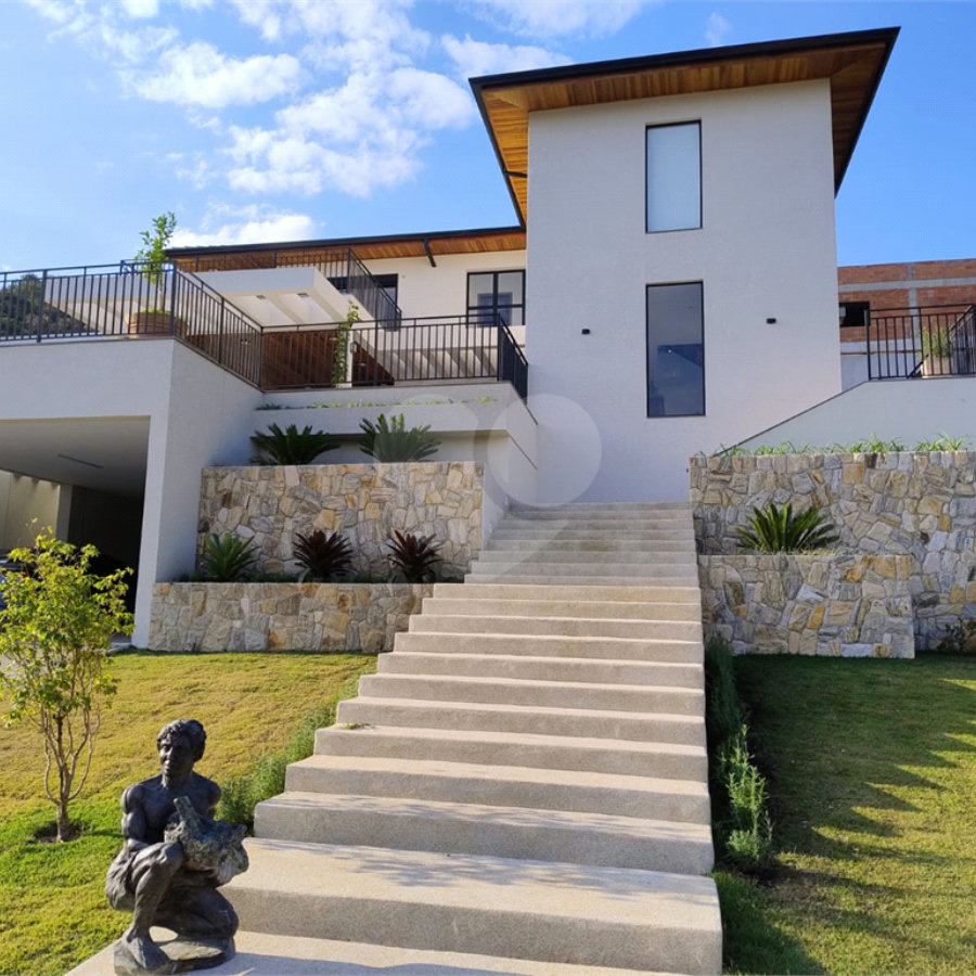 Casa à venda ou para alugar com 4 suítes no condomínio Itaporã, Atibaia - SP