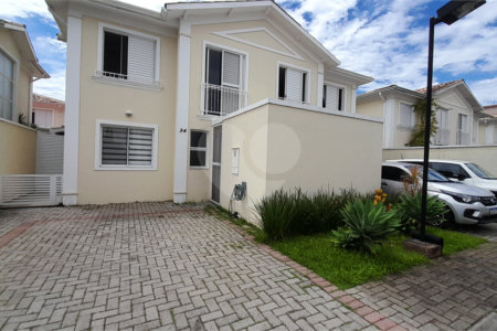 Casa à venda com 3 quartos, sendo 1 suíte, no condomínio Residencial Jardins, São Bernardo do Campo - SP