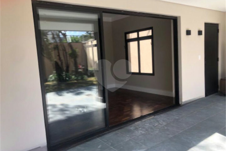 Casa à venda com 4 quartos, sendo 2 suítes,  em Horto Florestal, São Paulo, SP