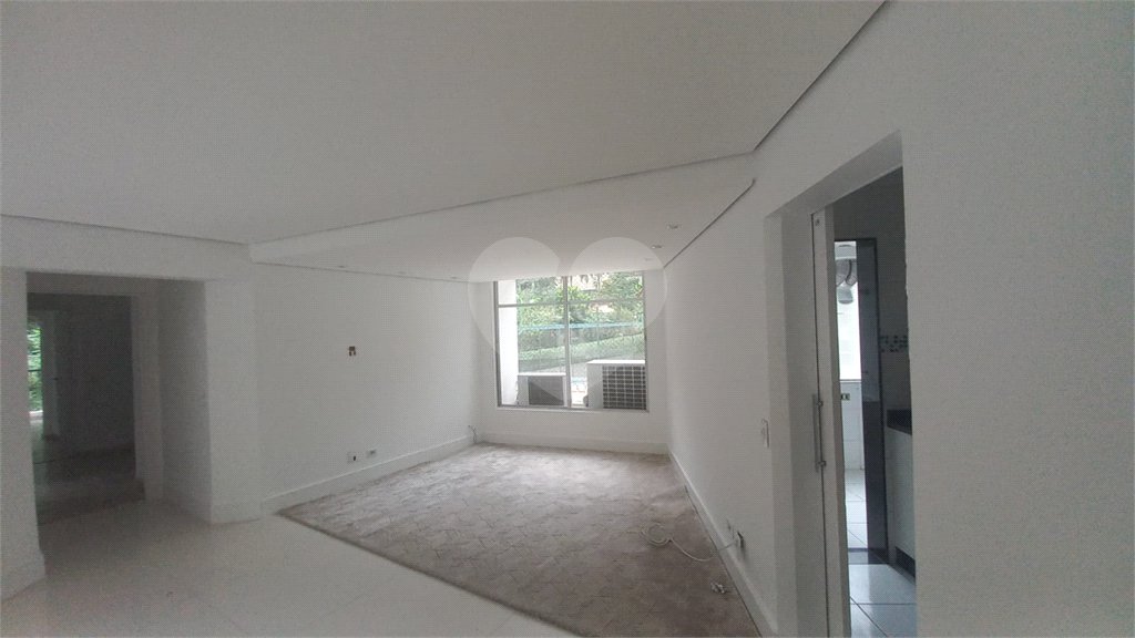 Apartamento à venda com 3 quartos, sendo 1 suíte,  em Vila Andrade, São Paulo, SP