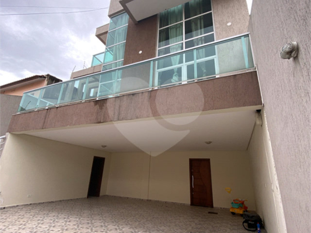 Sobrado à venda com 3 quartos, sendo 1 suíte,  em Jardim Vila Galvão, Guarulhos, SP