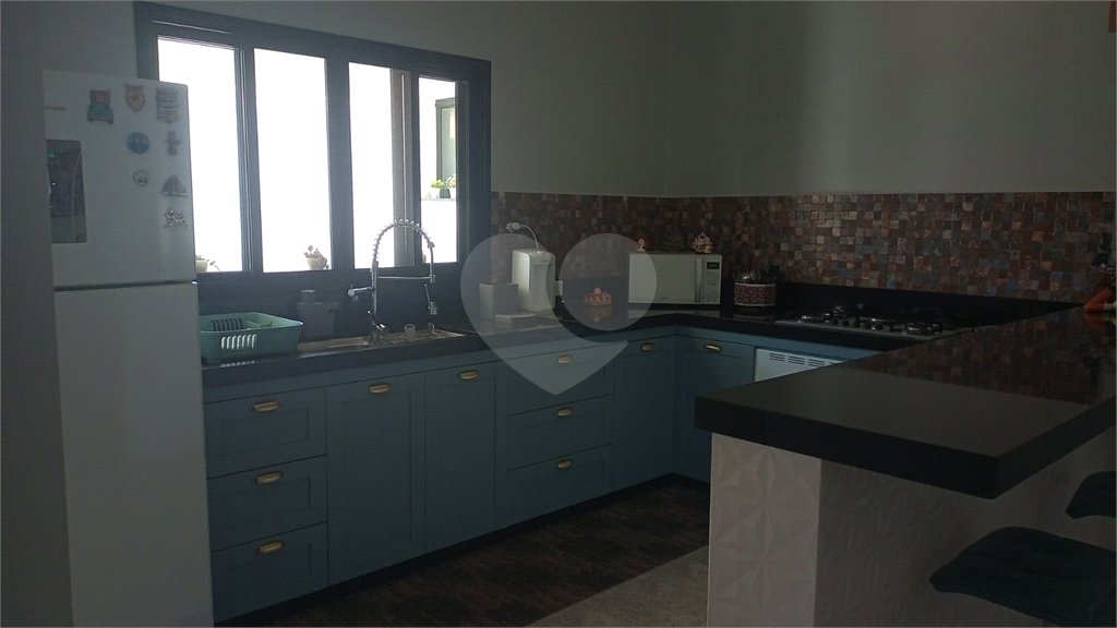 Casa à venda com 3 quartos, sendo 1 suíte, no condomínio Village da Serra, Araçoiaba da Serra - SP