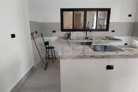 Casa à venda ou para alugar com 5 quartos, sendo 3 suítes, no condomínio Figueira Garden, Atibaia - SP