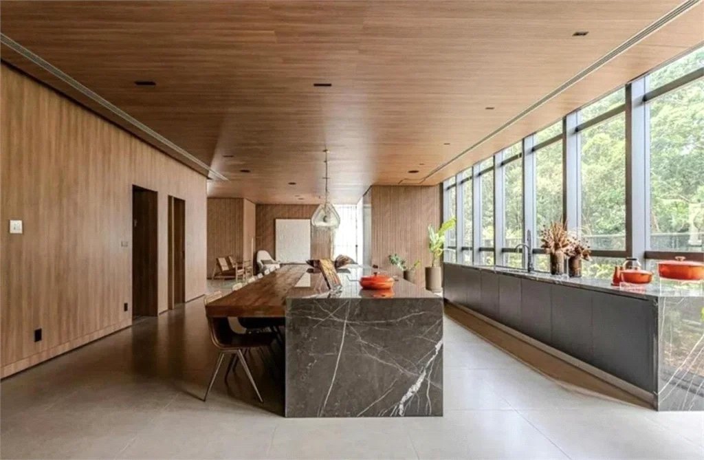 Apartamento à venda com 4 suítes em Vila Cordeiro, São Paulo, SP
