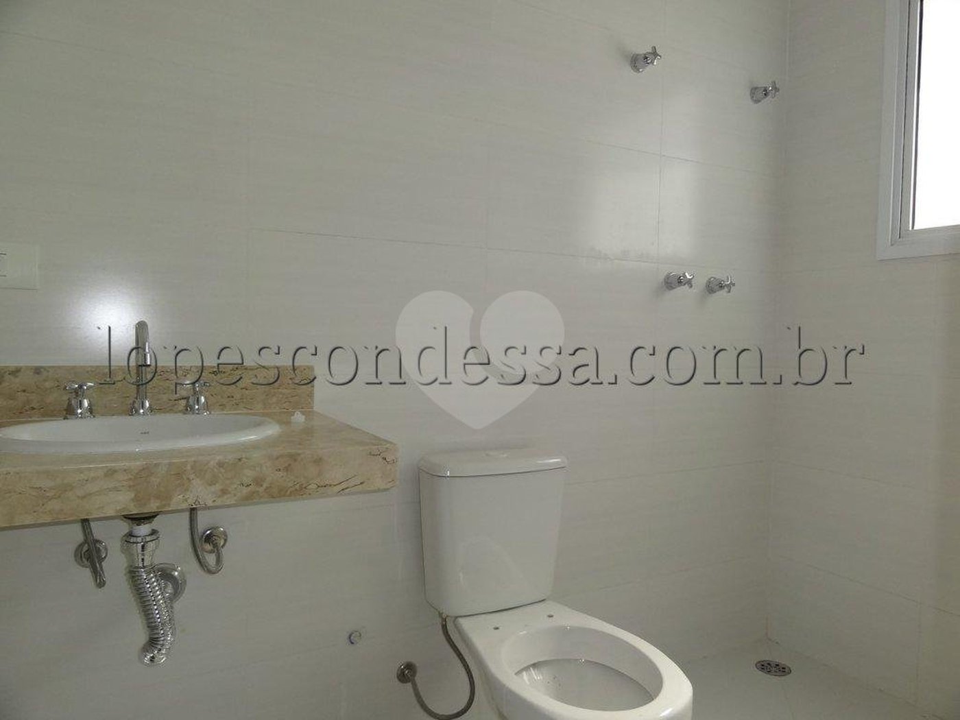 Sobrado à venda com 3 suítes em Horto, São Paulo, SP