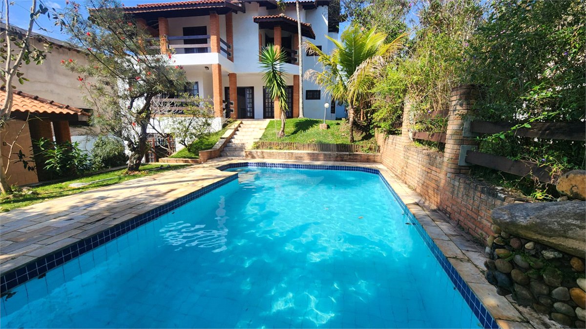 Casa à venda ou para alugar com 3 suítes no condomínio Villagio Capriccio, Louveira - SP
