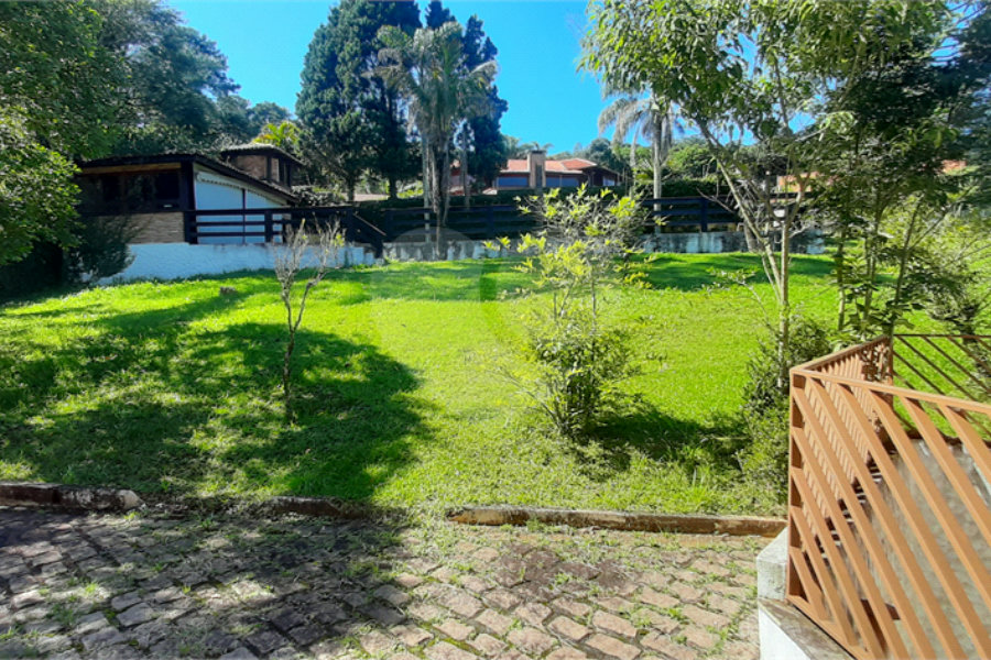 Sobrado à venda com 3 suítes em Serra da Cantareira, Mairiporã, SP