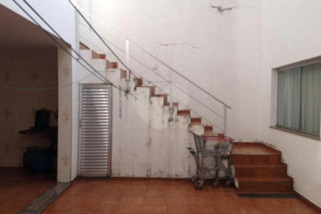 Sobrado à venda com 4 quartos, sendo 2 suítes, em Vila Madalena, São Paulo, SP