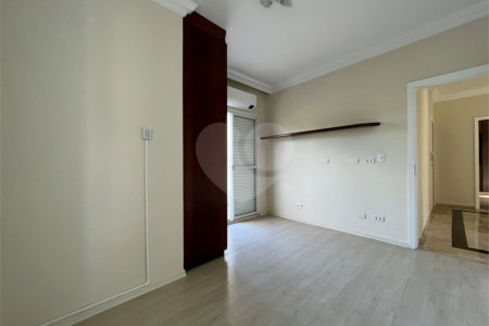 Casa para alugar com 4 quartos, sendo 2 suítes, no condomínio Porto Fino, São Paulo - SP