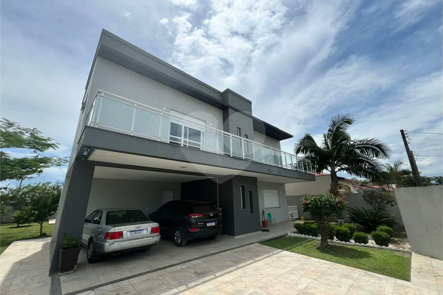 Sobrado à venda com 3 suítes em Vila São João (2º Distrito), Torres, RS