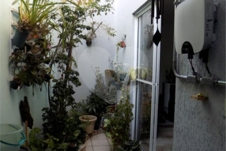 Casa à venda com 3 quartos, sendo 1 suíte, no condomínio Morada dos Pinheiros, São Paulo - SP