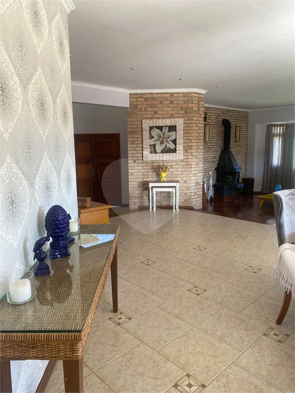 Casa à venda com 5 quartos, sendo 4 suítes, no condomínio Lago do Imperador, Mairiporã - SP