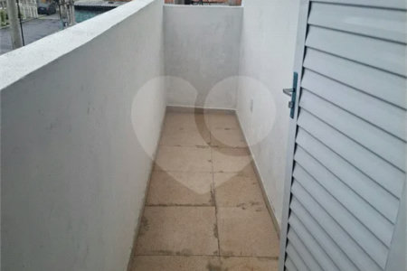 SOBRADO TIPO APARTAMENTO COM 1 QUARTO PARA LOCAÇÃO 38m² - SANTÍSSIMO
