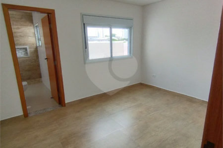 Sobrado à venda, 3 suítes, garagem, a 300 m do metrô Vila Matilde