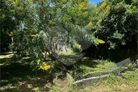 Excelente oportunidade no condomínio Vale das Laranjeiras, em Indaiatuba/SP. - R$ 1.850.000,00 - Terreno de 3.000 m²), com frente de 50 metros, proporcionando diversas possibilidades de projeto. O lote possui ótima localização dentro do condomínio, rodeado de natureza e com fácil acesso