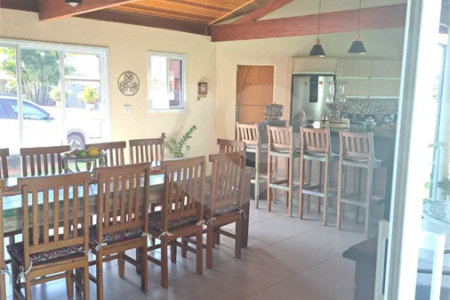 Casa Ampla com 5 Dormitórios, Piscina e Lazer Completo em Terreno de 1.260 m²