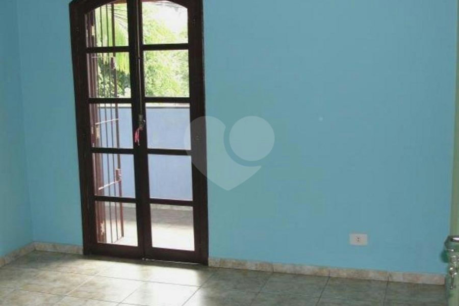 Sobrado à venda com 3 quartos, sendo 1 suíte, em Tremembé, São Paulo, SP