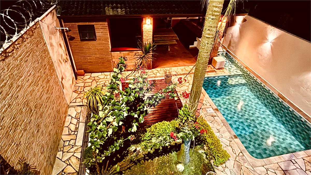 Sobrado à venda com 3 quartos, sendo 1 suíte, em Chácara Recanto Verde, Cotia, SP