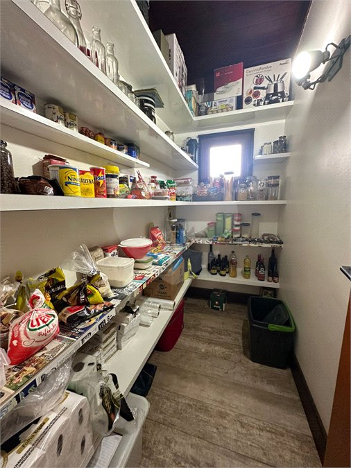 Casa à venda com 4 quartos, sendo 2 suítes,  no condomínio Chacara Marques, Santana de Parnaíba - SP