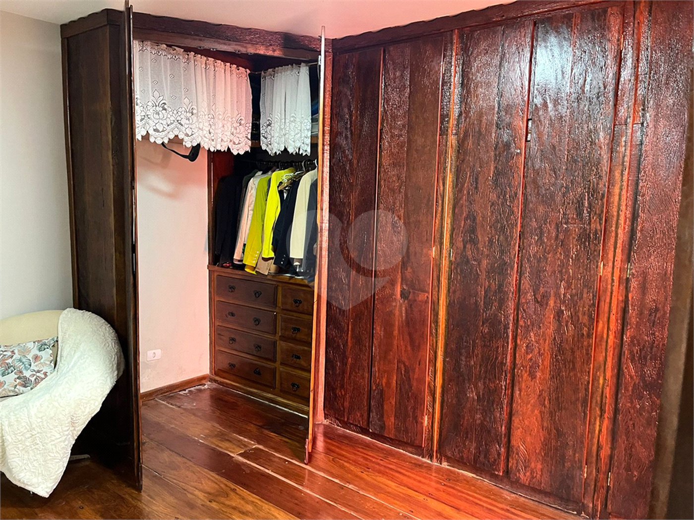 Casa Térrea à venda com 5 quartos, sendo 3 suítes,  em Vila Oliveira, Mogi das Cruzes, SP