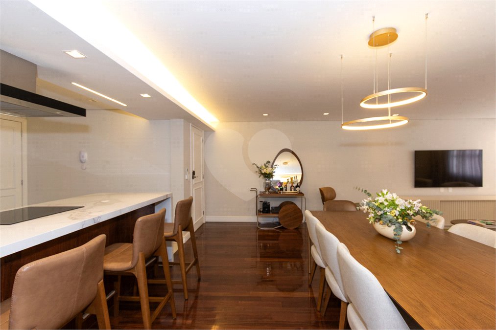 Apartamento à venda com 3 quartos, sendo 1 suíte,  em Vila Uberabinha, São Paulo, SP