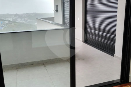 Casa à venda com 3 suítes no condomínio Hills, Arujá - SP