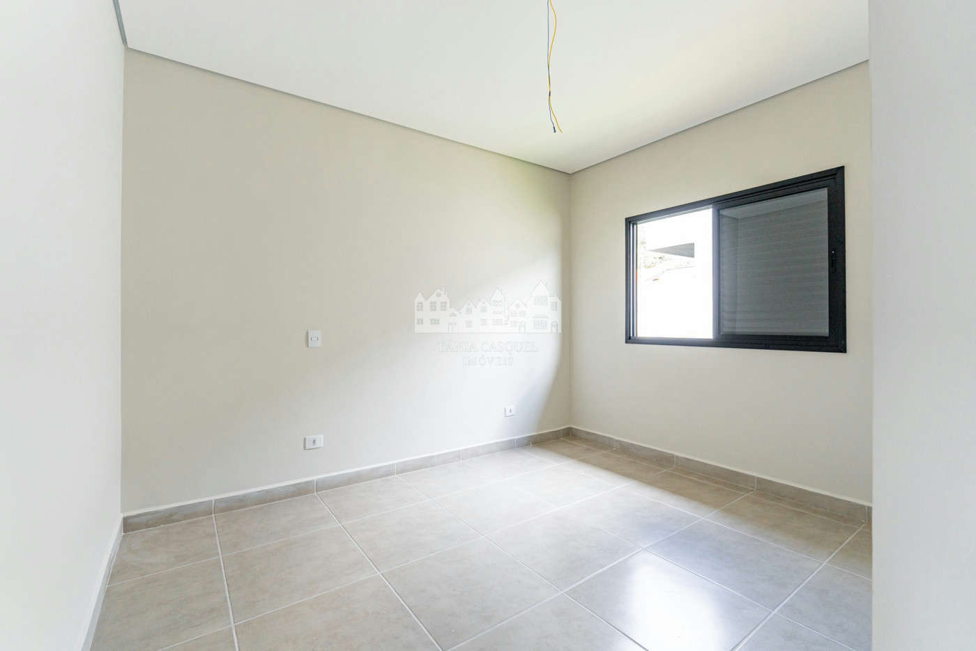 Casa térrea à venda com 3 quartos, sendo 1 suíte, no condomínio Flores da Usina, Atibaia - SP