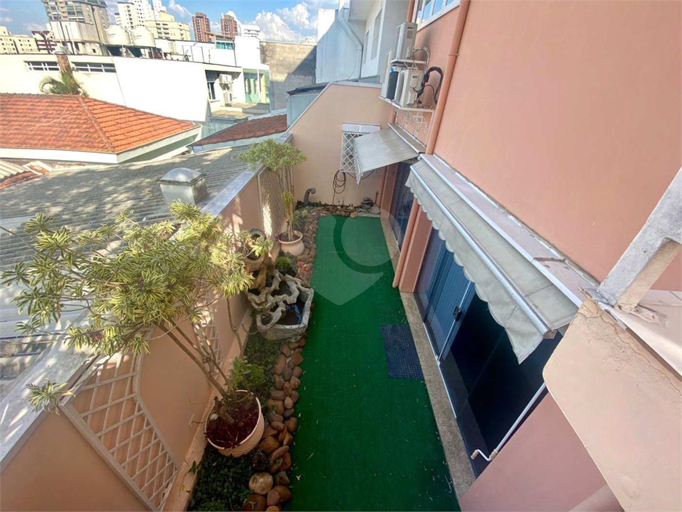 Casa à venda com 4 quartos, sendo 3 suítes, em Jardim Maia, Guarulhos, SP