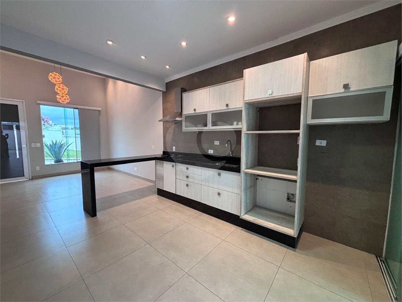 Casa à venda com 2 quartos, sendo 1 suíte, no condomínio Terras de São Francisco, Sorocaba - SP