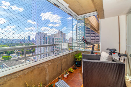 Apartamento à venda com 3 quartos, sendo 1 suíte,  em Alto da Boa Vista, São Paulo, SP