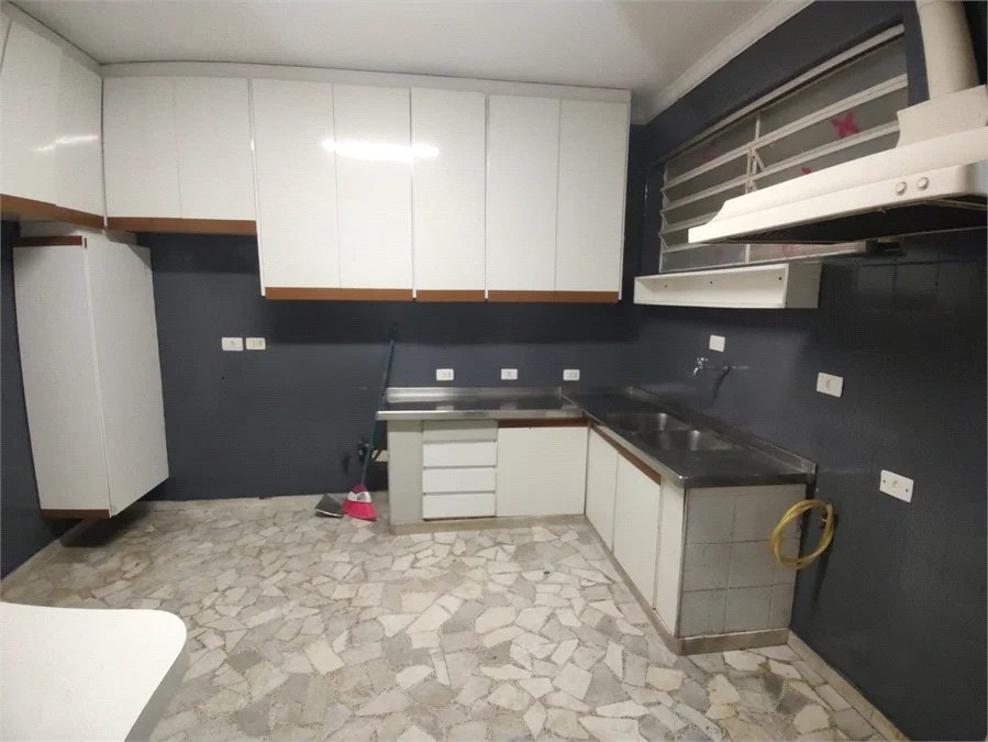 Sobrado à venda com 5 quartos, sendo 3 suítes, em Cidade Monções, São Paulo, SP