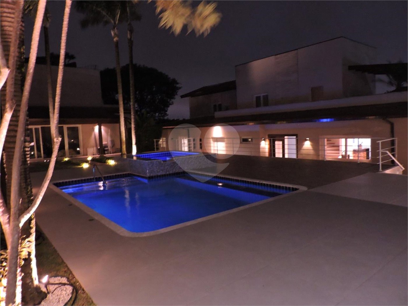 Casa à venda com 5 suítes em Paraisópolis, São Paulo, SP