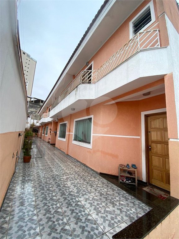 Casa à venda com 3 quartos, sendo 2 suítes, no condomínio Ibarra, São Paulo - SP