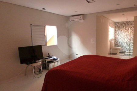 Sobrado à venda com 3 quartos, sendo 1 suíte,  em Paraíso do Morumbi, São Paulo, SP