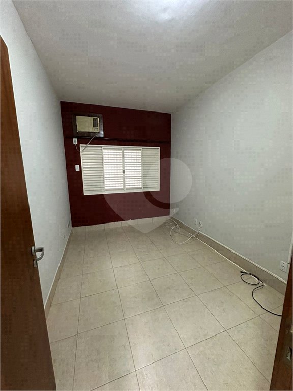 Casa à venda com 3 quartos, sendo 1 suíte, em Jardim Santa Marta, Cuiabá, MT