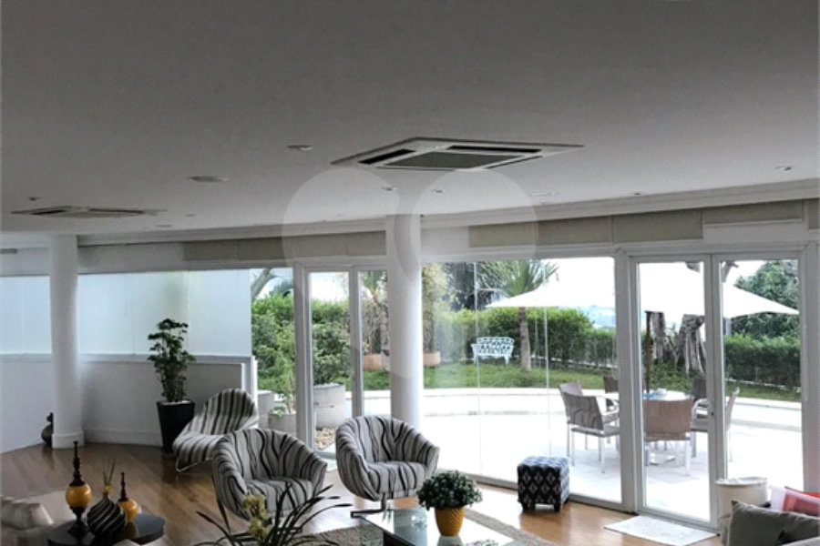 Casa à venda com 4 quartos, sendo 8 suítes, no condomínio Residencial Jd. Ibiratiba, São Paulo - SP