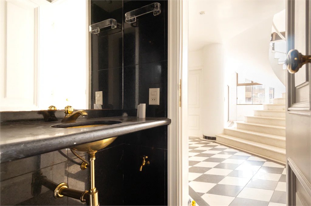 Duplex à venda com 6 quartos, sendo 4 suítes, em Alto de Pinheiros, São Paulo, SP