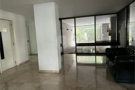 Apartamento à venda com 3 quartos, sendo 1 suíte,  em Cerqueira César, São Paulo, SP