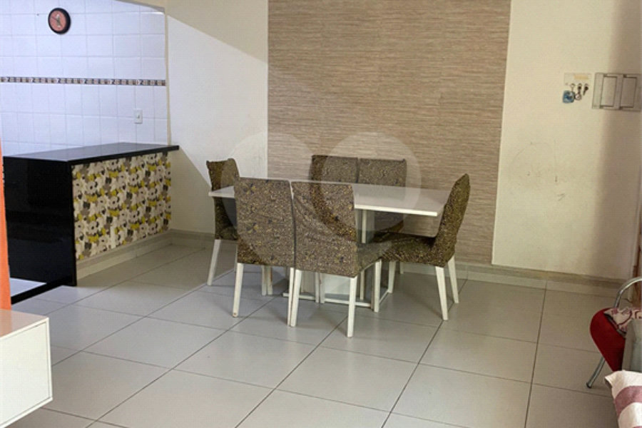Casa à venda com 3 quartos, sendo 2 suítes, no condomínio Ibarra, São Paulo - SP
