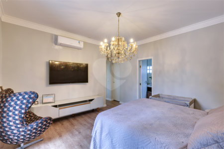Casa à venda com 5 quartos, sendo 3 suítes, em Alto da Boa Vista, São Paulo, SP