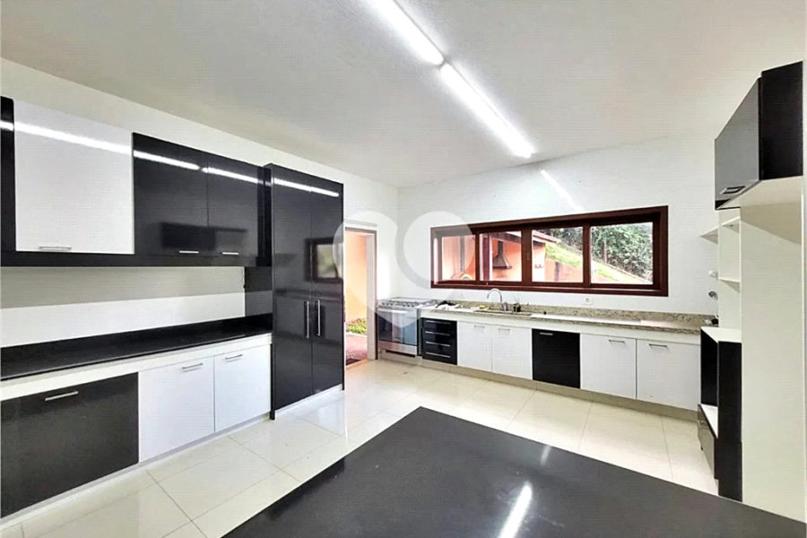 Casa à venda ou para alugar com 7 quartos, sendo 5 suítes, no condomínio Sausalito, Mairiporã - SP