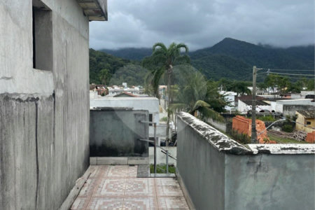 Sobrado à venda com 2 quartos, sendo 1 suíte, em Estância Balneária Hawai, Caraguatatuba, SP