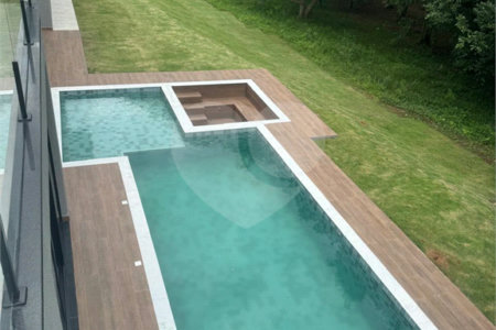 Casa à venda com 4 suítes no condomínio Figueira Garden, Atibaia - SP